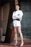 宋佳時尚街拍寫真曝光 優(yōu)雅露美腿女人味十足