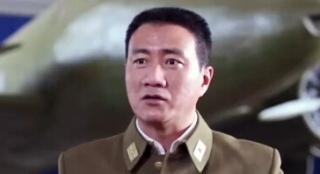 胡軍演繹密碼專家下苦功 康康片場(chǎng)作陪做堅(jiān)強(qiáng)后盾