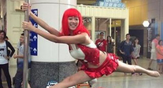 黃子佼女友跳性感鋼管舞賺錢 發(fā)文感慨辛苦了