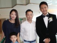 印小天北京再办婚礼 娇妻穿宽松婚纱难掩孕肚