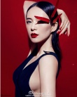 章子怡登杂志封面红唇惹眼 破尺度露酥胸秀美背