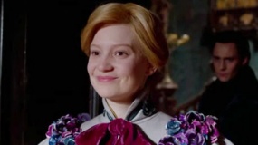 《猩紅山峰》曝光片段 米婭主動示好房主查斯坦