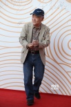 老艺术家组团走红毯 牛犇等人亲切与观众打招呼
