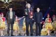《狼图腾》获最佳美术奖 全荣哲登台感谢团队