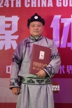 《诺日吉玛》获最佳中小成本奖 主创捧奖杯合影