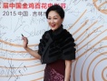 王姬攜女同臺(tái)亮相金雞紅毯 黑衣綠裙各具魅力