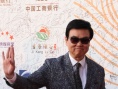 《我们遇见松花湖》剧组亮相红毯 黄百鸣挥手致意