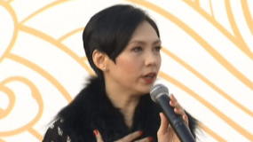 新加坡國寶歌手陳潔儀亮相 富貴優(yōu)雅鐘情“大圣”