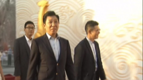 《十二公民》劇組亮相紅毯 韓童生帥氣揮手致意