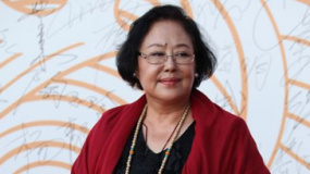 斯琴高娃老師亮相紅毯 笑容優(yōu)雅與粉絲親切揮手