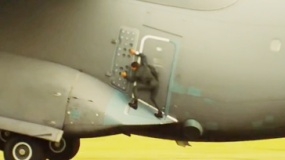 《碟中谍5》日本宣传特辑 阿汤哥坚持亲自扒飞机