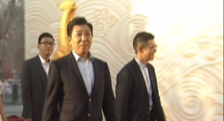 《十二公民》劇組亮相紅毯 韓童生帥氣揮手致意
