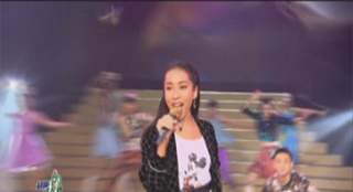 開場歌舞主題曲三十而立 吉克雋逸熱情高唱