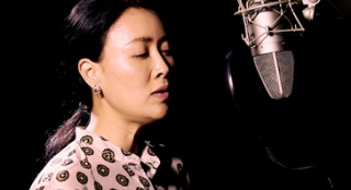 《夏洛特?zé)馈菲毓庵黝}曲MV 那英傾情獻唱
