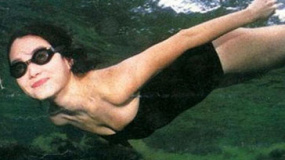 60岁林青霞潜水旧照曝光 酥胸袒露似美人鱼