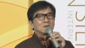 形象大使成龙压轴亮相红毯 百忙之中力挺电影节
