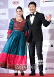 開幕式主持人宋康昊、Marina Golbahari攜手亮相
