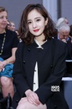 楊冪劉詩詩巴黎時裝周比美 甜美、優(yōu)雅各領(lǐng)風(fēng)騷