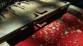 《猩紅山峰》拍攝特輯 血紅礦池藏匿古堡恐怖秘密