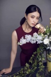 蔣欣優(yōu)雅寫真風(fēng)韻十足 花叢中秀完美身材曲線
