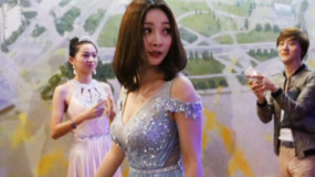 柳巖深V亮片長(zhǎng)裙亮相秀乳溝 胸器逼人秒殺全場(chǎng)