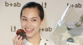 水原希子稱跟權(quán)志龍是好朋友 贊黃曉明模仿GD完美