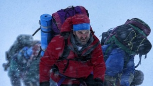 《绝命海拔》预告 登山队遭遇珠峰“最极端风暴”