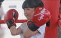 夏天一改公主形象變身拳擊少女 鄒市明親身指導(dǎo)