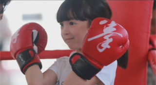 夏天一改公主形象變身拳擊少女 鄒市明親身指導(dǎo)