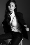 刘芸职业装黑白写真 低眉侧目长发披肩帅气十足