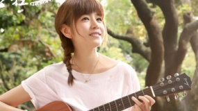 《年少轻狂》插曲 陈妍希创作献唱《哗啦啦》