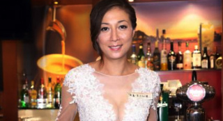 吳綺莉穿性感婚紗事業(yè)線盡露 自曝仍然憧憬婚姻