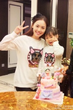 王宝强娇妻为4岁女儿庆生 儿子为妹妹拉小提琴