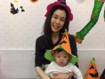 万圣节将至！陈建州双胞胎儿子扮小恶魔提南瓜灯