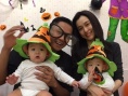 万圣节将至！陈建州双胞胎儿子扮小恶魔提南瓜灯