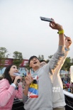 辰亦儒豪放脫衣露內(nèi)褲 鄭元暢自拍Selina顯圓潤