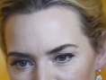 《裁缝》伦敦放映会 40岁温丝莱特眼角皱纹密布