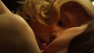 《卡萝尔》终极预告 布兰切特床上激吻鲁妮·玛拉
