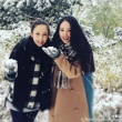 佟丽娅挺孕肚与董璇打雪仗 二人合影似双胞胎