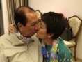 賭王何鴻燊94歲生日:二太捐200萬祝壽 四太獻(xiàn)吻