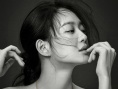 金宇彬女友申敏兒寫真曝光 橫臥沙發(fā)展妖嬈身姿