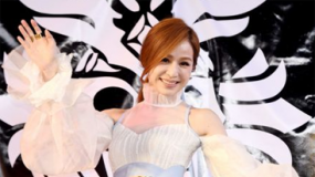 王心凌角色扮演薄紗秀美胸 婚期還要一陣子