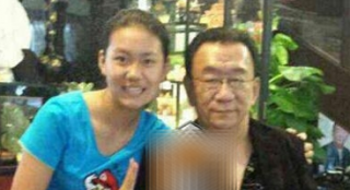 侯耀華否認(rèn)私生女傳聞 稱是6年前資助的貧困女孩