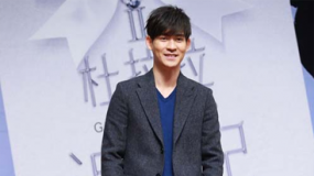 周渝民爆追老婆秘诀 坦言两人结婚自然而然