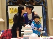 陈浩民为妻子蒋丽莎庆生 两人甜蜜亲吻儿子卖萌