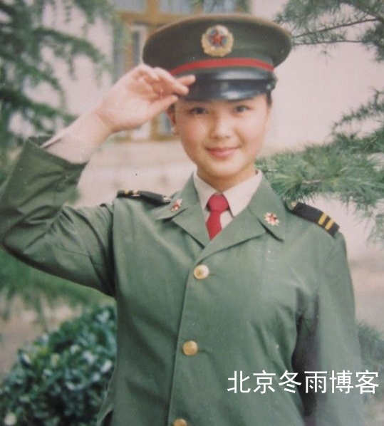 刘涛20多年前军营旧照曝光 脸圆婴儿肥青春可爱