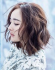 杨幂曝写真大片登封面 尽显优雅慵懒轻熟女气质