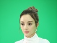 “时尚辣妈”李小璐短裙秀美腿 笑容迷人亲和力足