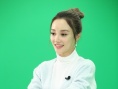 “时尚辣妈”李小璐短裙秀美腿 笑容迷人亲和力足