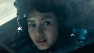 《独立日2》中文预告片 baby驾驶战机迎战外星人